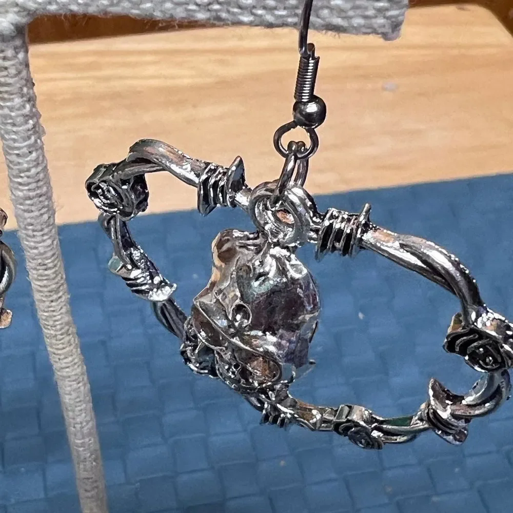 Gothic Punk Skull & Rose 🌹 Heart ♥️ Silver Dangle Fishhook Earrings #JW21
